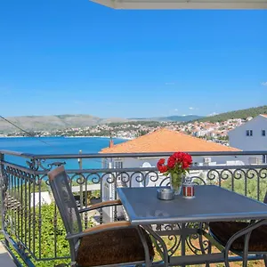 apartments-tonka-trogir.hotels-in-trogir.com/